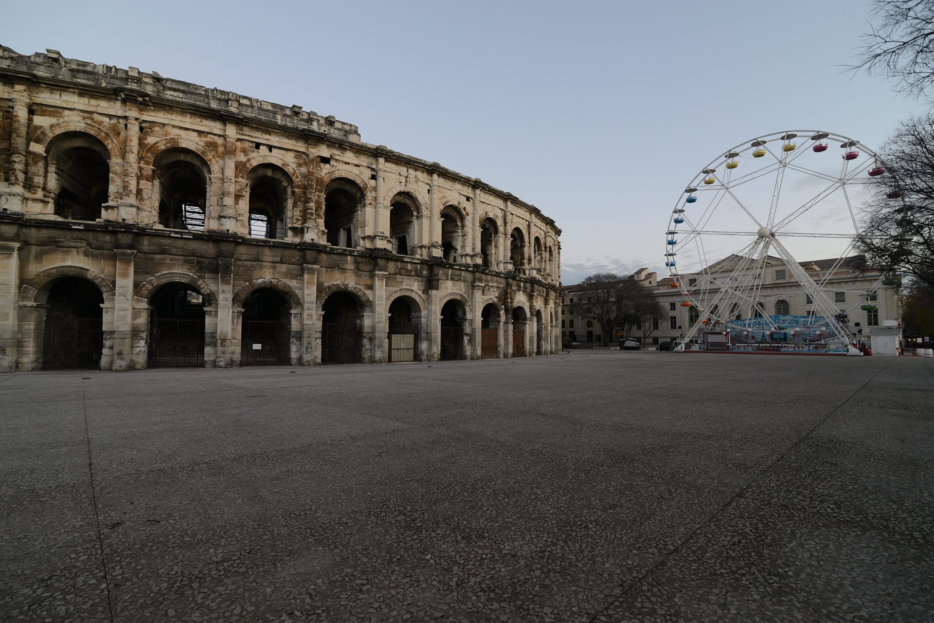 Arènes de Nîmes, amphithéâtre romain emblématique de la commune du Gard