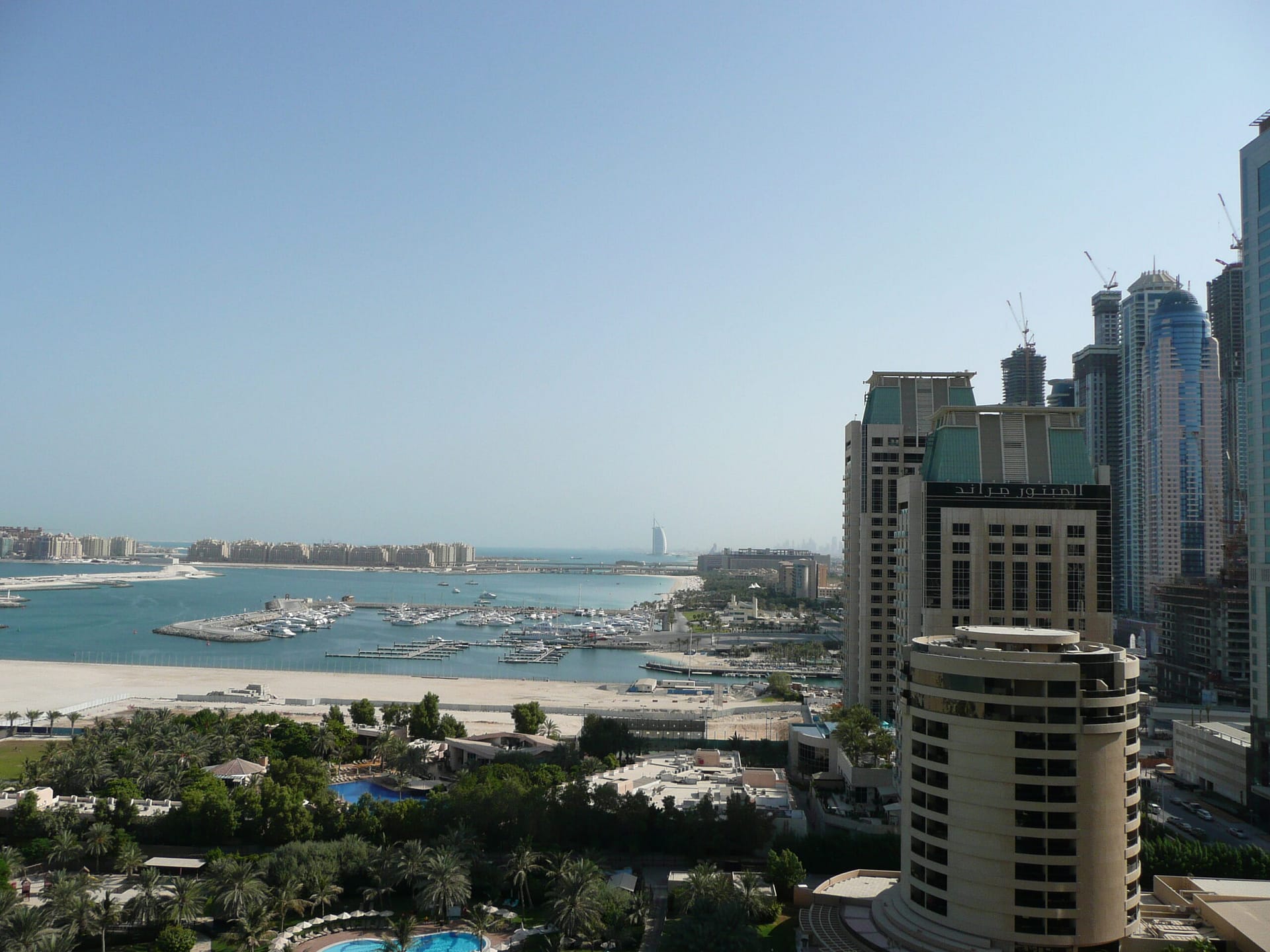 Dubai Marina et skyline vues depuis Le Royal Méridien, front de mer et tours